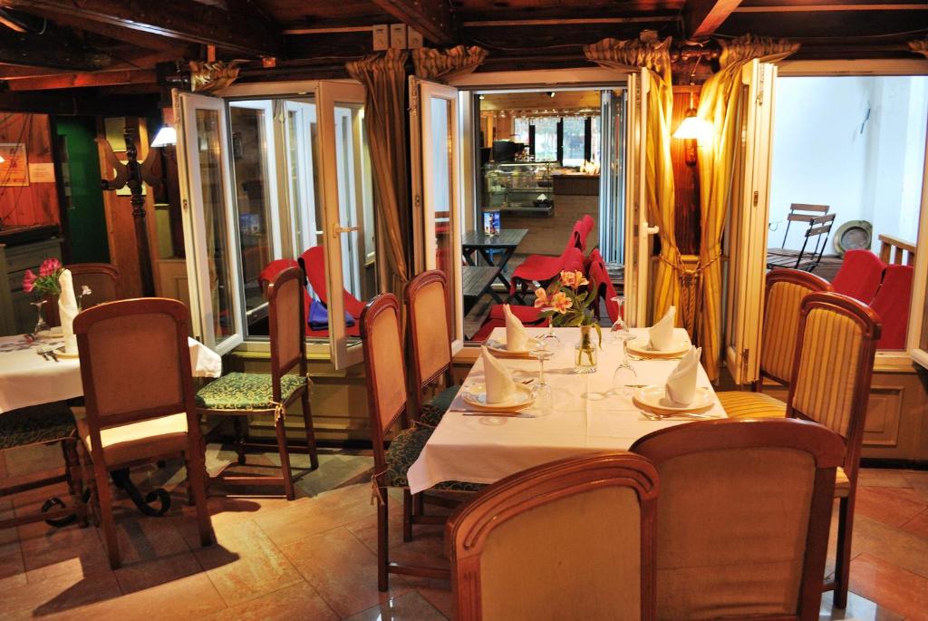 ๐ง๐ถ๐ฟ๐ฎ๐ป๐ฎ ๐ถ๐ป ๐ฏ ๐๐ถ๐ผ๐ฟ๐ป๐ถ ๐ฝ๐ฒ๐ฟ ๐ฎ ๐ฃ๐ฒ๐ฟ๐๐ผ๐ป๐ฒ: ๐ช๐ฎ๐น๐ธ ๐ง๐ผ๐๐ฟ ๐ฐ๐ผ๐ป ๐๐ฒ๐ด๐๐๐๐ฎ๐๐ถ๐ผ๐ป๐ถ, ๐ข๐ณ๐ณ-๐ฅ๐ผ๐ฎ๐ฑ ๐๐ฑ๐๐ฒ๐ป๐๐๐ฟ๐ฒ ๐ฒ ๐๐๐ฐ๐ถ๐ป๐ฎ ๐ง๐ฟ๐ฎ๐ฑ๐ถ๐๐ถ๐ผ๐ป๐ฎ๐น๐ฒ - immagine 15